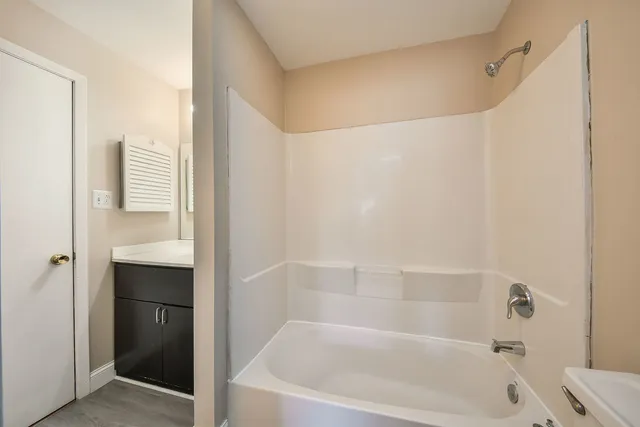 $1,850 | 1705 Lakecliffe Drive, Unit C, Wheaton, IL 60189