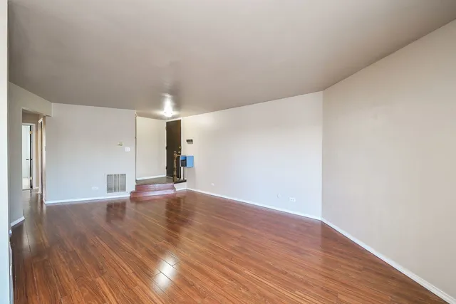 $1,850 | 1705 Lakecliffe Drive, Unit C, Wheaton, IL 60189