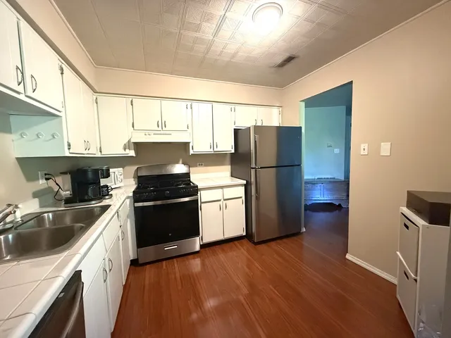 $1,850 | 1705 Lakecliffe Drive, Unit C, Wheaton, IL 60189