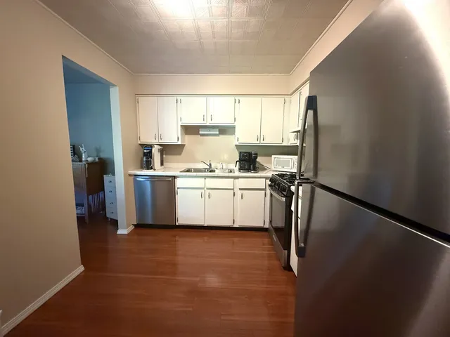 $1,850 | 1705 Lakecliffe Drive, Unit C, Wheaton, IL 60189