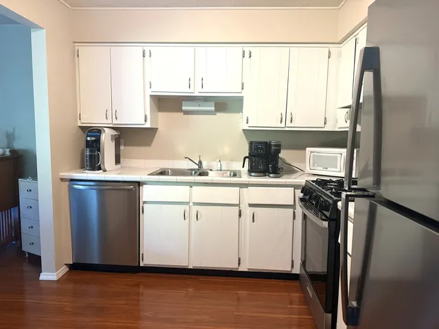 $1,850 | 1705 Lakecliffe Drive, Unit C, Wheaton, IL 60189