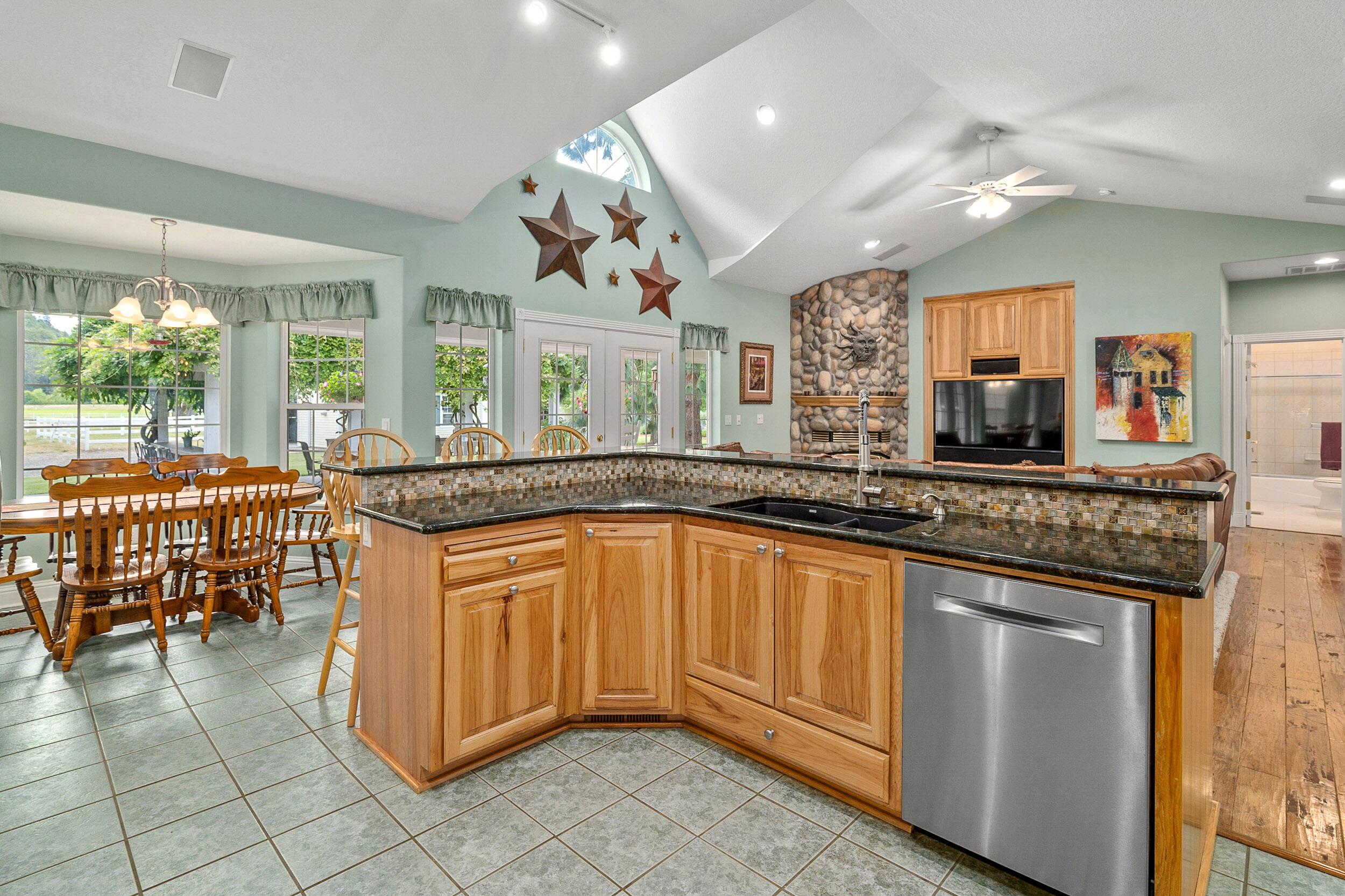 6666 New Hope Road Grants Pass, OR 97527 - Photo 17 of 60 Kitchen