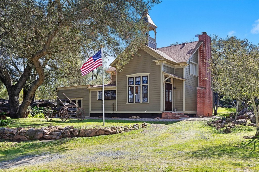 1239 Rainbow Valley Boulevard Fallbrook, CA 92028 - Photo 2 of 29