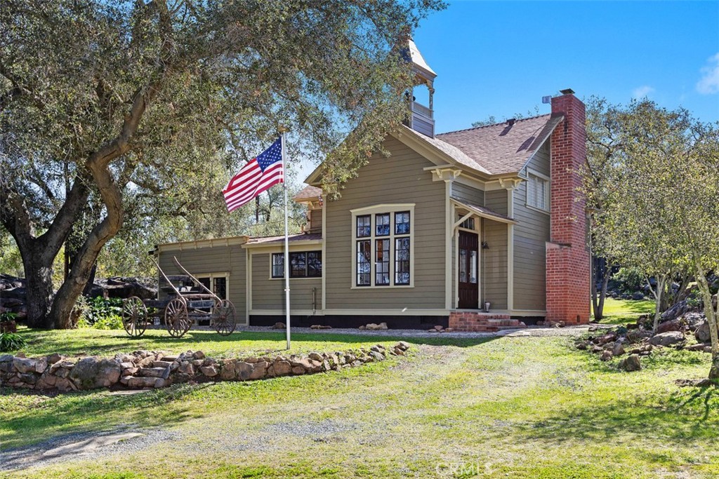 1239 Rainbow Valley Boulevard Fallbrook, CA 92028 - Photo 2 of 29