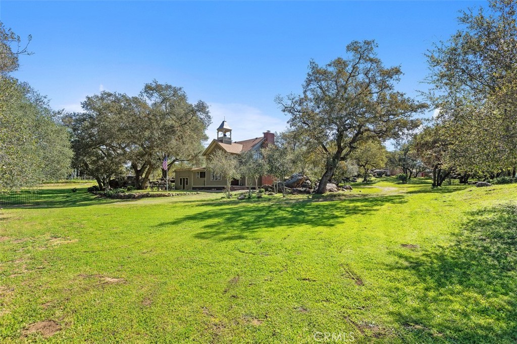 1239 Rainbow Valley Boulevard Fallbrook, CA 92028 - Photo 5 of 29