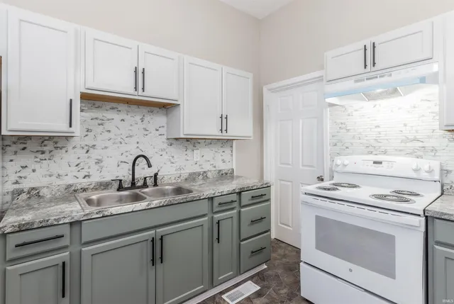 $169,900 | 810 East Gum Street, Evansville, IN 47713