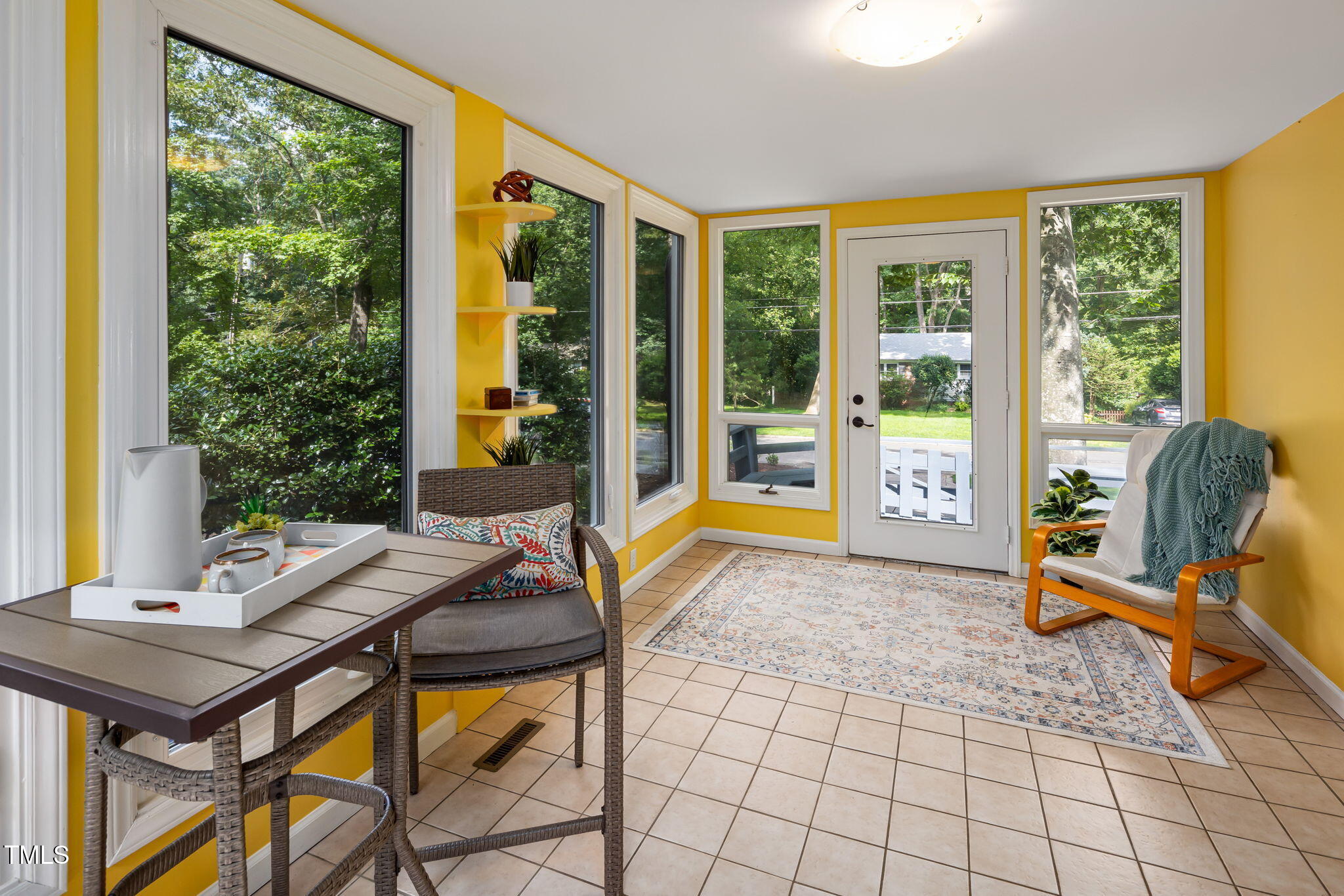 418 Ridgefield Road Chapel Hill, NC 27517 - Photo 7 of 27 7SunRoom2