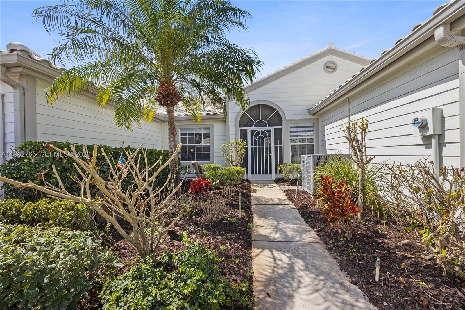 8962 Southeast Riverfront Terrace Jupiter, FL 33469 - Photo 19 of 20 a front view of a house with garden