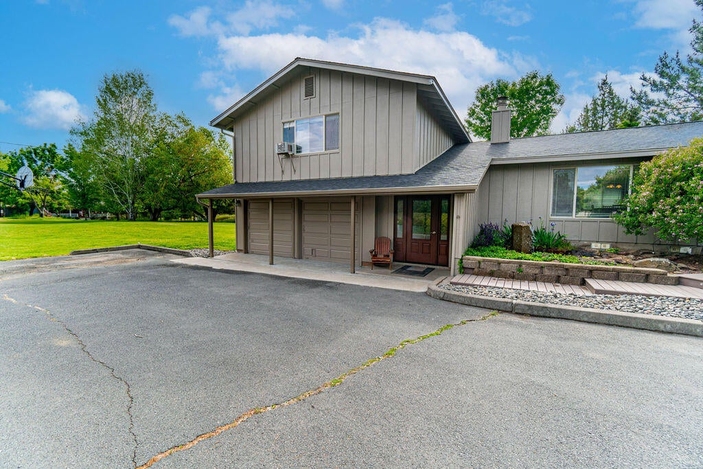 63480 Vogt Road Bend, OR 97701 - Photo 5 of 28 DSC09240-Edit