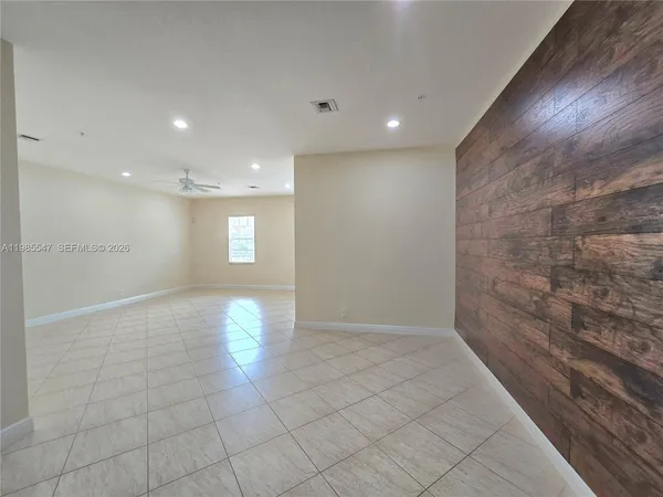 $395,000 | 6841 Lakeside Circle North, Unit 1091, Davie, FL 33314