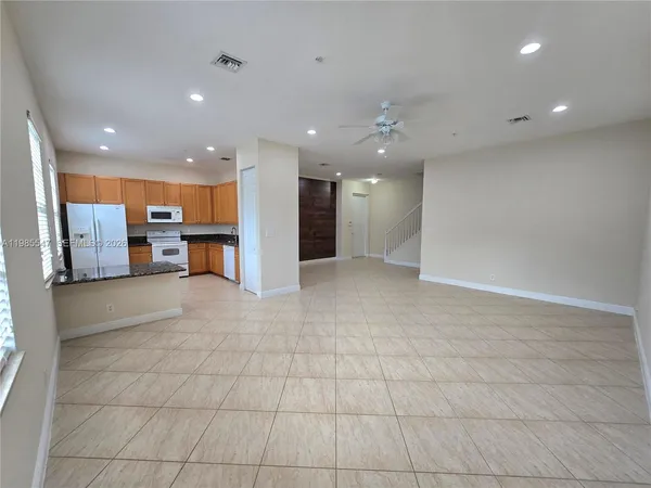 $395,000 | 6841 Lakeside Circle North, Unit 1091, Davie, FL 33314