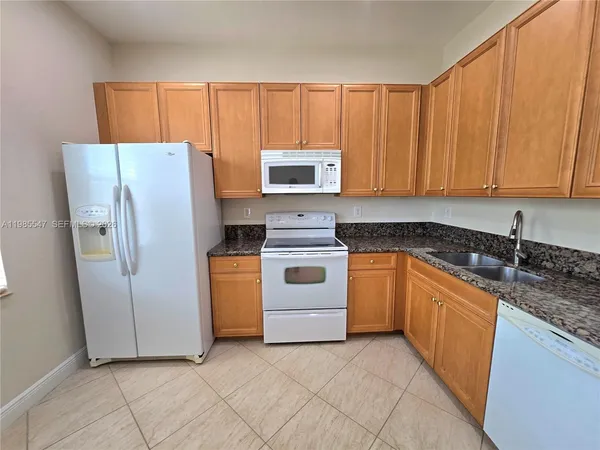 $395,000 | 6841 Lakeside Circle North, Unit 1091, Davie, FL 33314