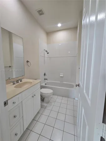 $395,000 | 6841 Lakeside Circle North, Unit 1091, Davie, FL 33314