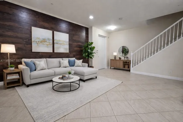 $395,000 | 6841 Lakeside Circle North, Unit 1091, Davie, FL 33314