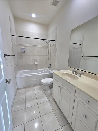 $395,000 | 6841 Lakeside Circle North, Unit 1091, Davie, FL 33314