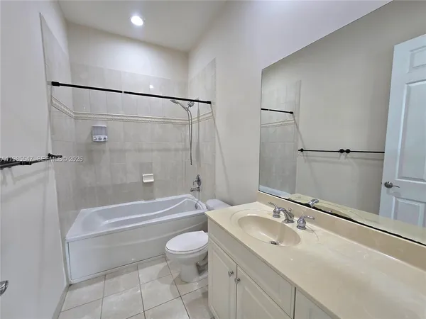 $395,000 | 6841 Lakeside Circle North, Unit 1091, Davie, FL 33314