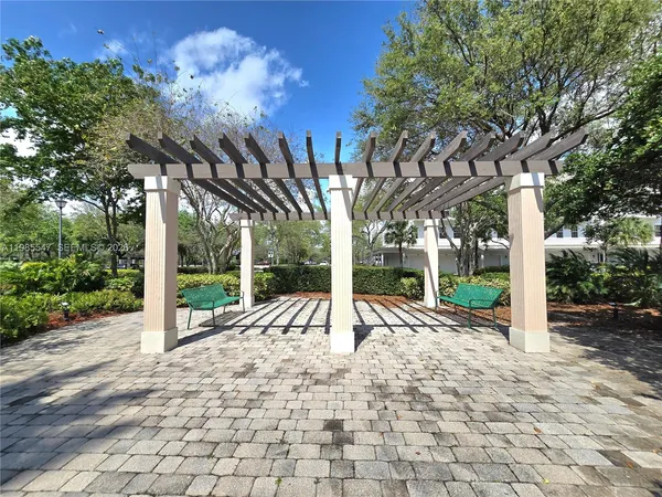 $395,000 | 6841 Lakeside Circle North, Unit 1091, Davie, FL 33314