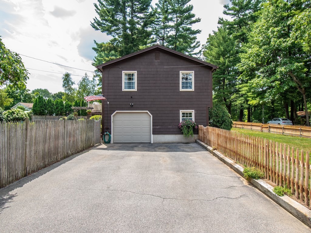 17 Harrington Road Coventry, RI 02816 - Photo 3 of 27