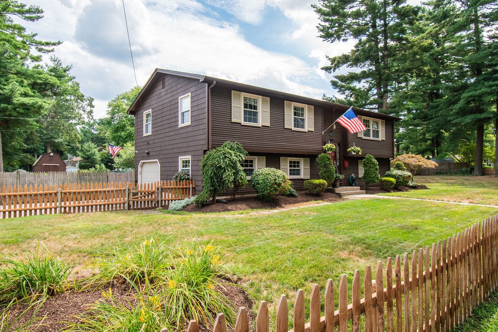 17 Harrington Road Coventry, RI 02816 - Photo 4 of 27