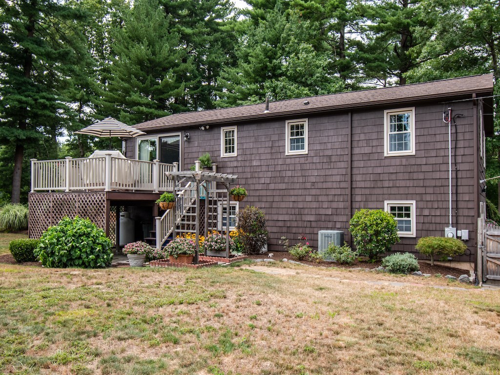 17 Harrington Road Coventry, RI 02816 - Photo 5 of 27