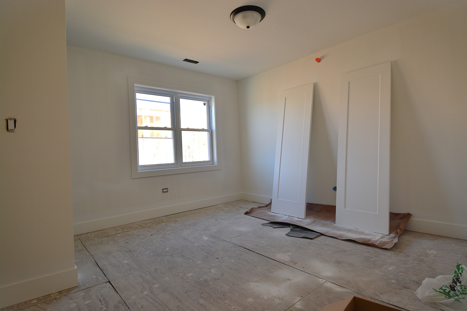 7427 Covington Place Justice, IL 60458 - Photo 7 of 8 an empty room with windows