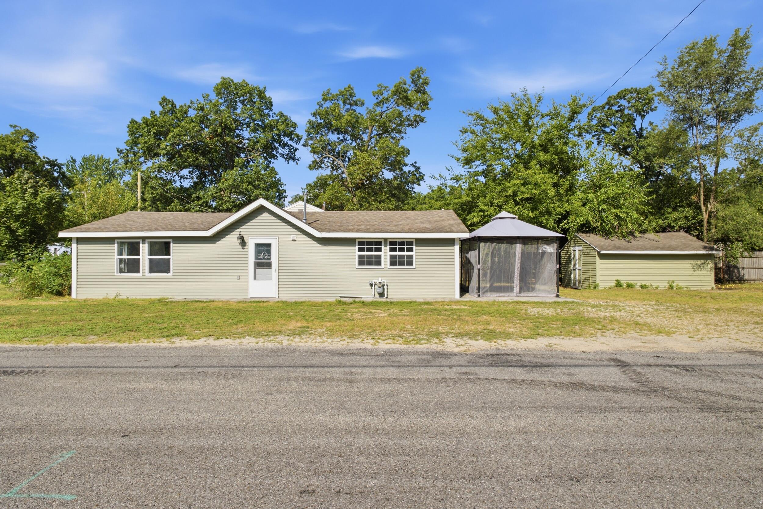 5286 Hall Road Muskegon, MI 49442 - Photo 1 of 23 img_2448