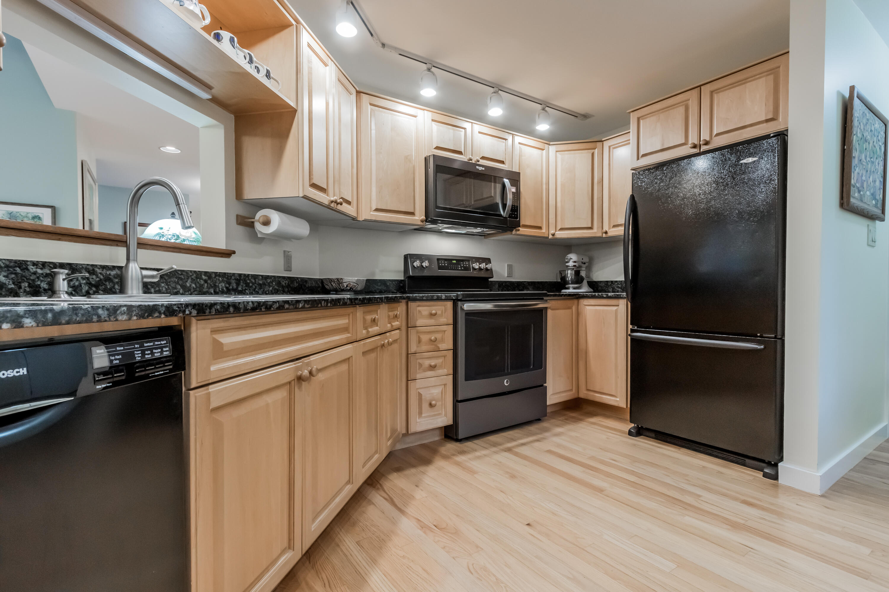 146 Bluff Road, Unit 25 Yarmouth, ME 04096 - Photo 17 of 44 20220531rf-71039