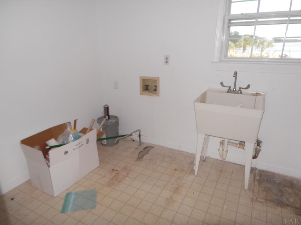 3015 Holley Point Road Navarre, FL 32566 - Photo 13 of 16 Gallery Image 13