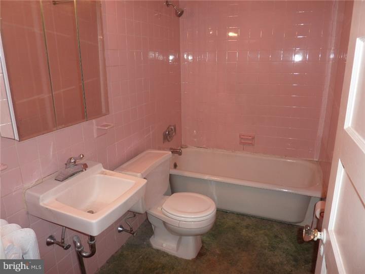 716 Copley Road Upper Darby, PA 19082 - Photo 8 of 15 Bathroom
