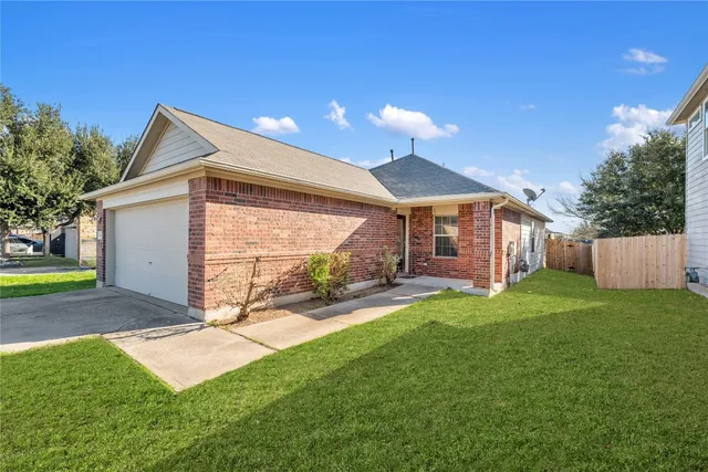 a view of empty room with wooden floor and ceiling fan