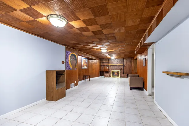 a view of a livingroom with furniture