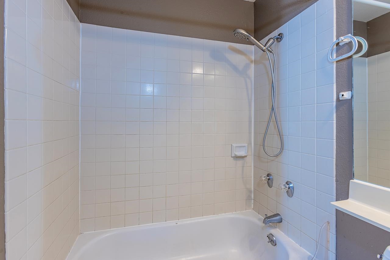 140 Uwapo Road, Unit 24202 Kihei, HI 96753 - Photo 12 of 45 a bathroom with a shower and a bath tub