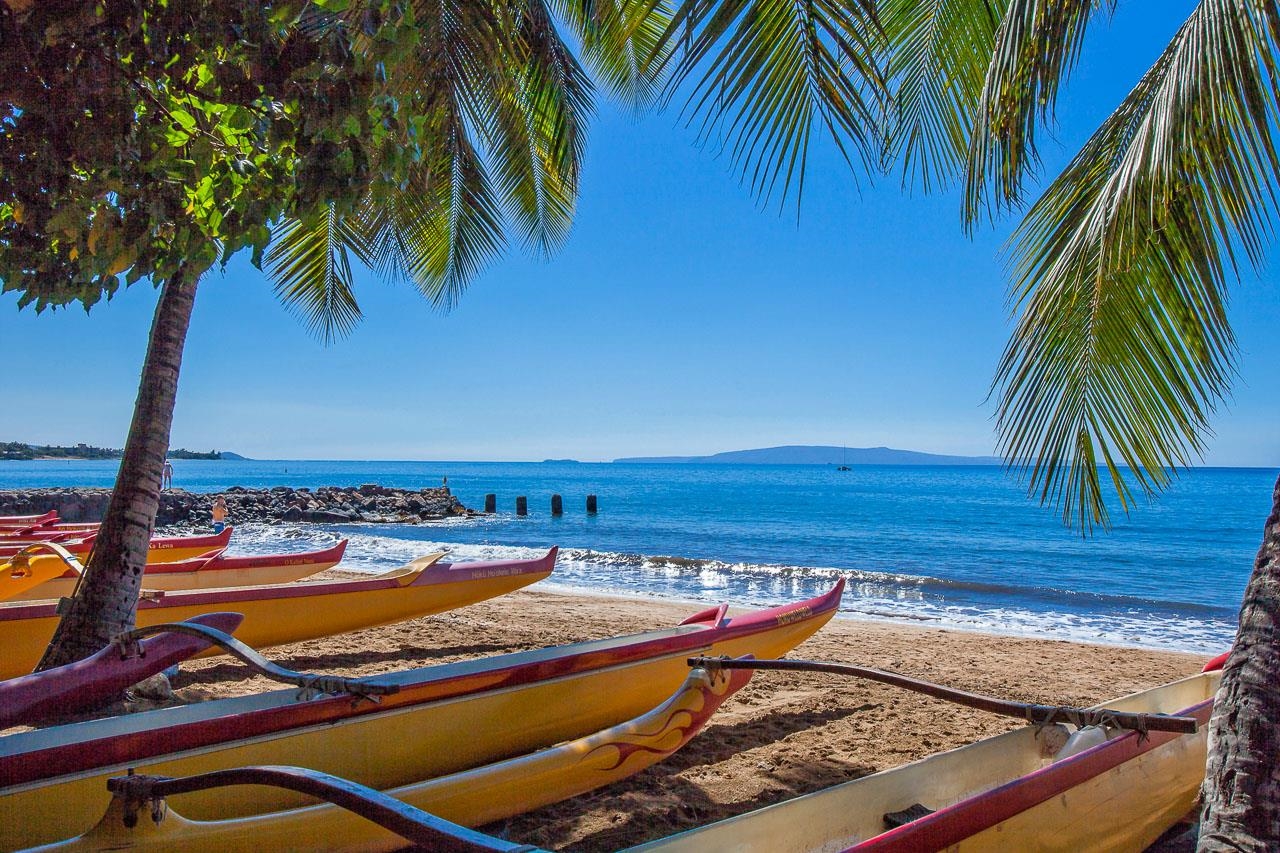 140 Uwapo Road, Unit 24202 Kihei, HI 96753 - Photo 36 of 45 a view of a swimming pool with a table and chairs