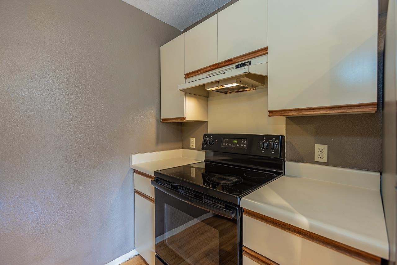 140 Uwapo Road, Unit 24202 Kihei, HI 96753 - Photo 9 of 45 a close view of stove top oven