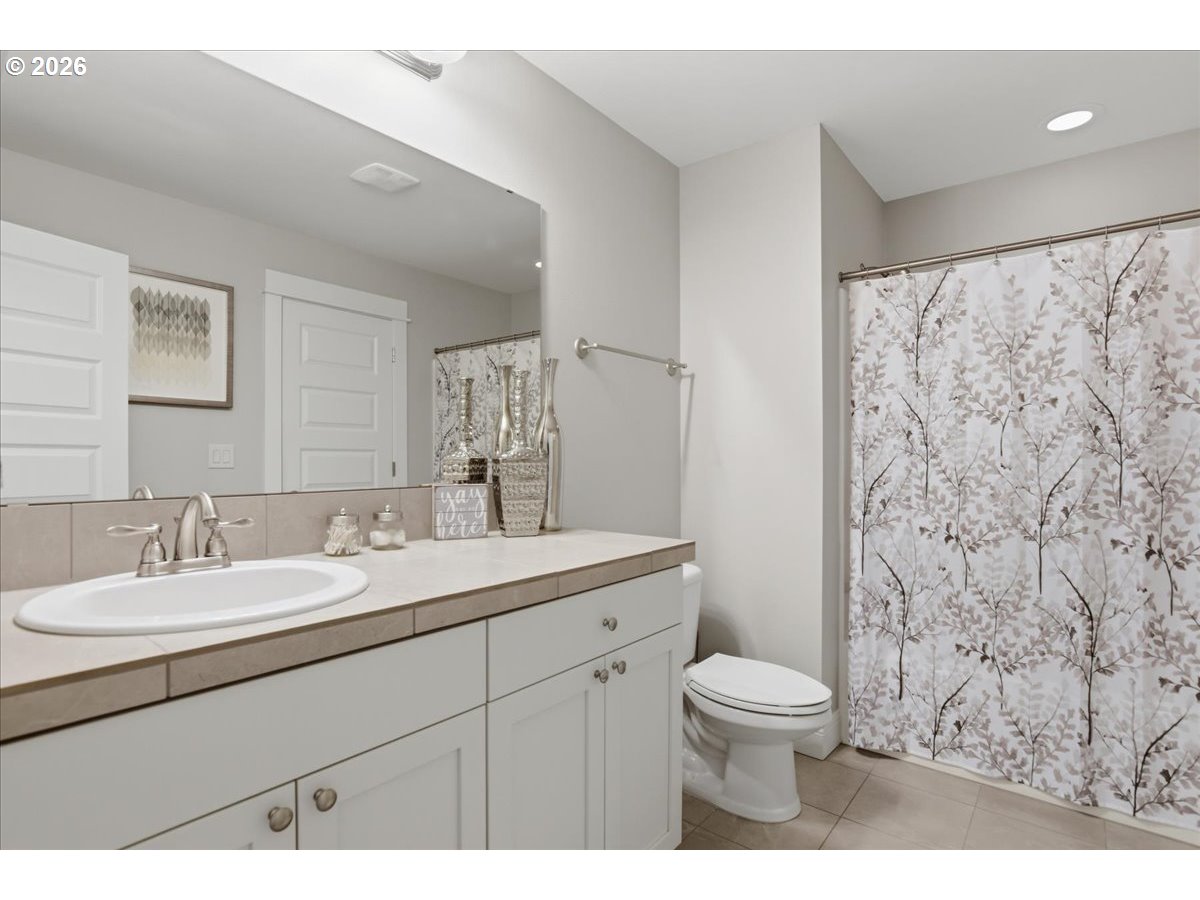 3293 North Abernathy Circle Ridgefield, WA 98642 - Photo 30 of 40 Bathroom