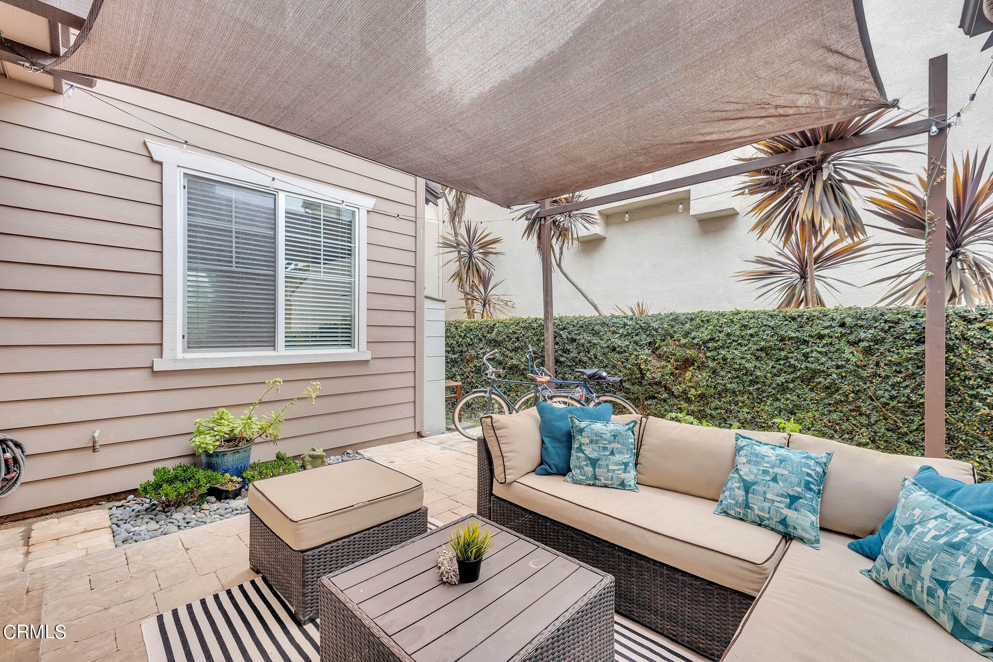 1465 Donegal Way Oxnard, CA 93035 - Photo 32 of 45 a outdoor living room with furniture