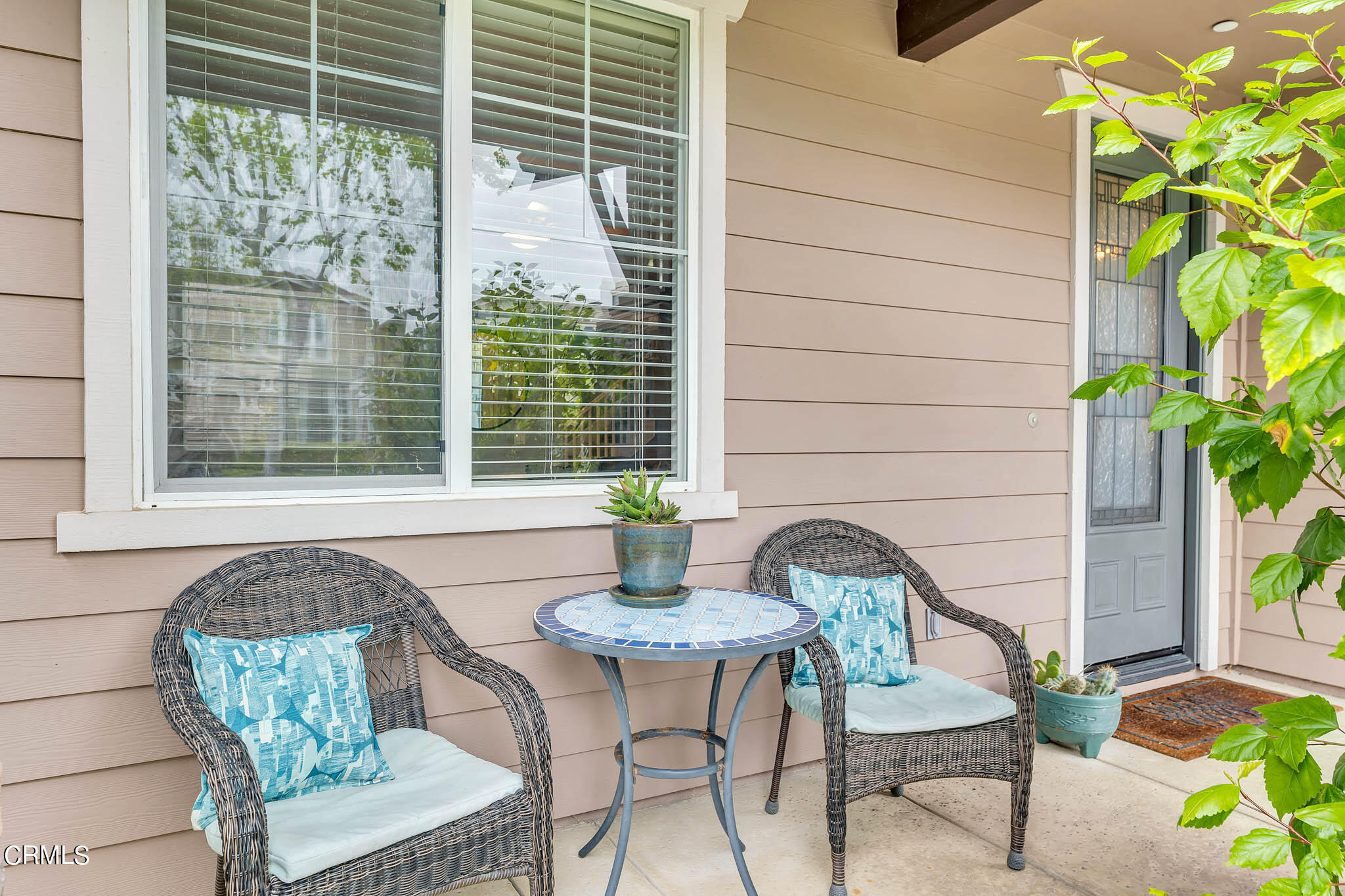 1465 Donegal Way Oxnard, CA 93035 - Photo 35 of 45 a house view with a seating space