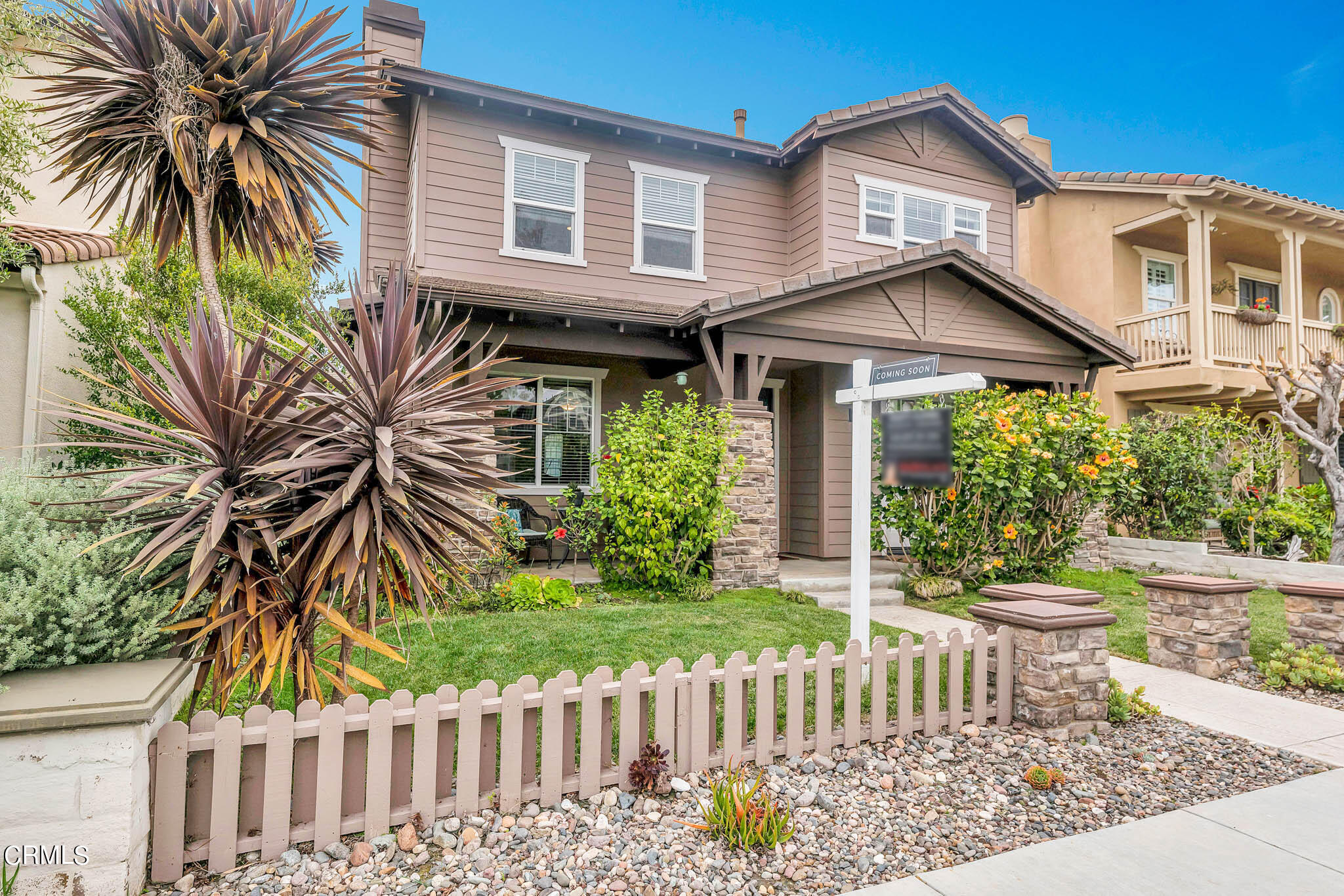1465 Donegal Way Oxnard, CA 93035 - Photo 44 of 45 a front view of a house with a garden
