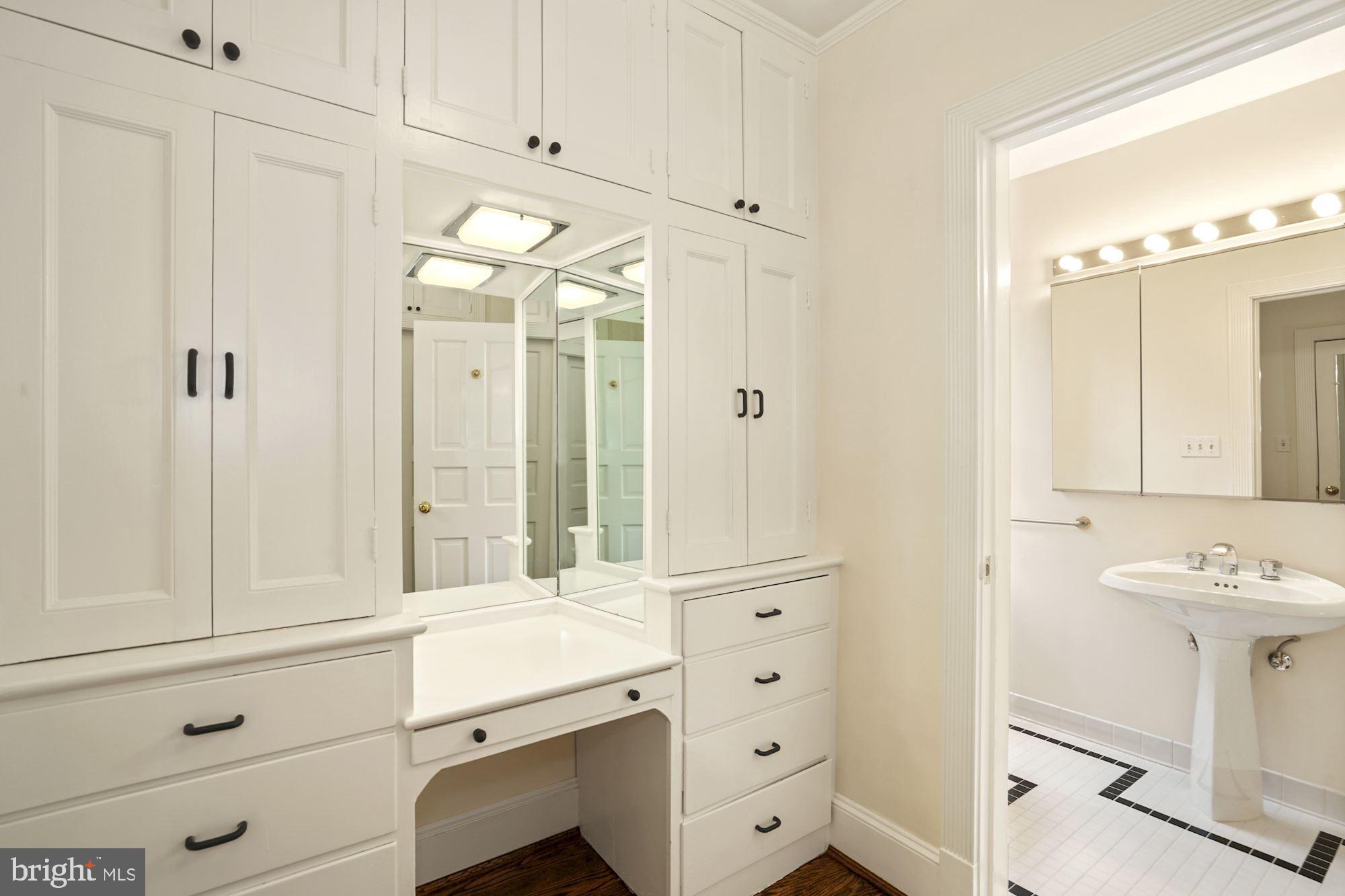 2468 Belmont Road Northwest Washington, DC 20008 - Photo 19 of 28 Ensuite bath