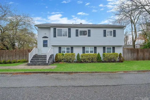 $3,000 | 4 Hudson Avenue, Unit BOTTOM, Sayville, NY 11782