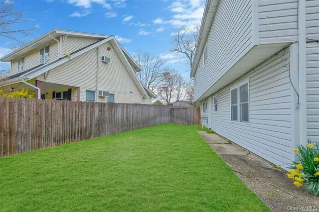 $3,000 | 4 Hudson Avenue, Unit BOTTOM, Sayville, NY 11782