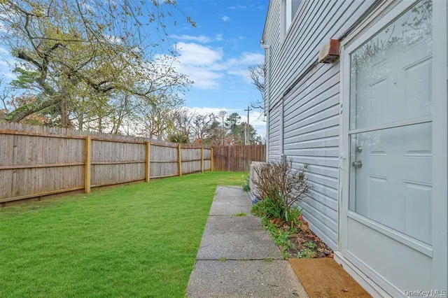 $3,000 | 4 Hudson Avenue, Unit BOTTOM, Sayville, NY 11782