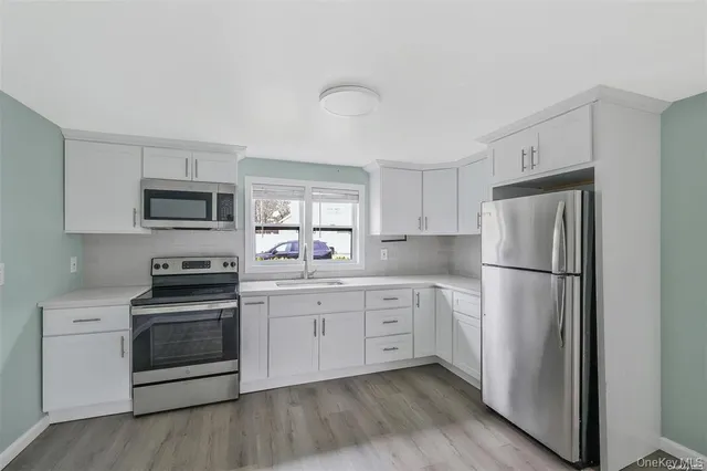 $3,000 | 4 Hudson Avenue, Unit BOTTOM, Sayville, NY 11782