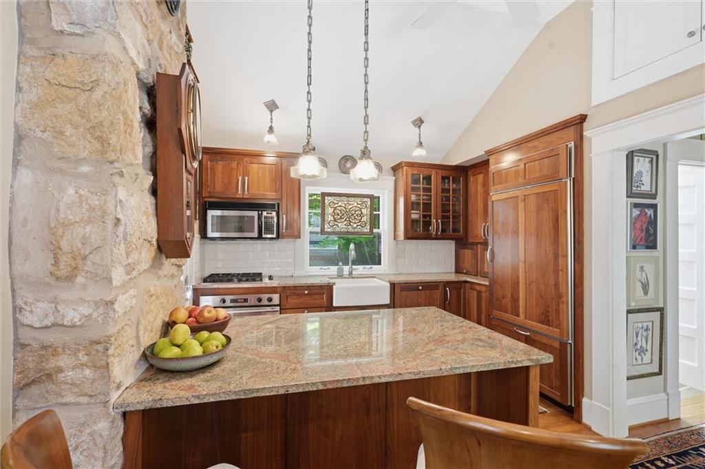 4708 Rockhill Road Kansas City, MO 64110 - Photo 13 of 48