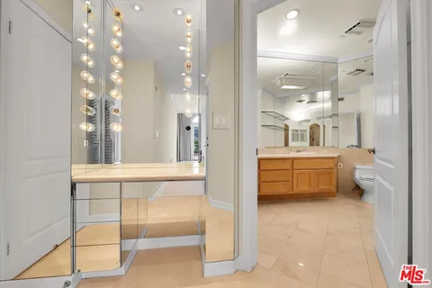 $1,450,000 | 128 North Swall Drive, Unit PH6, Los Angeles, CA 90048