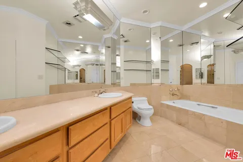 $1,450,000 | 128 North Swall Drive, Unit PH6, Los Angeles, CA 90048