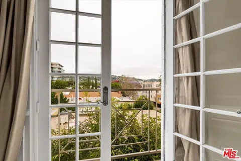 $1,450,000 | 128 North Swall Drive, Unit PH6, Los Angeles, CA 90048