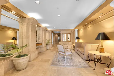 $1,450,000 | 128 North Swall Drive, Unit PH6, Los Angeles, CA 90048