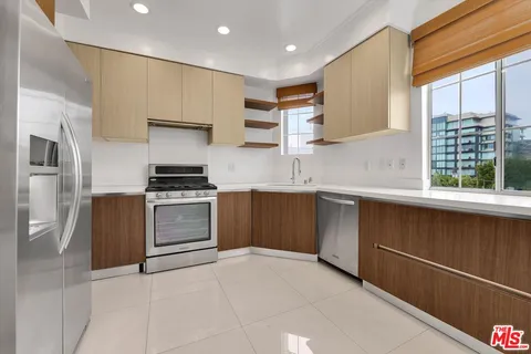 $1,450,000 | 128 North Swall Drive, Unit PH6, Los Angeles, CA 90048