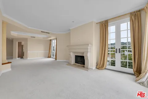 $1,450,000 | 128 North Swall Drive, Unit PH6, Los Angeles, CA 90048